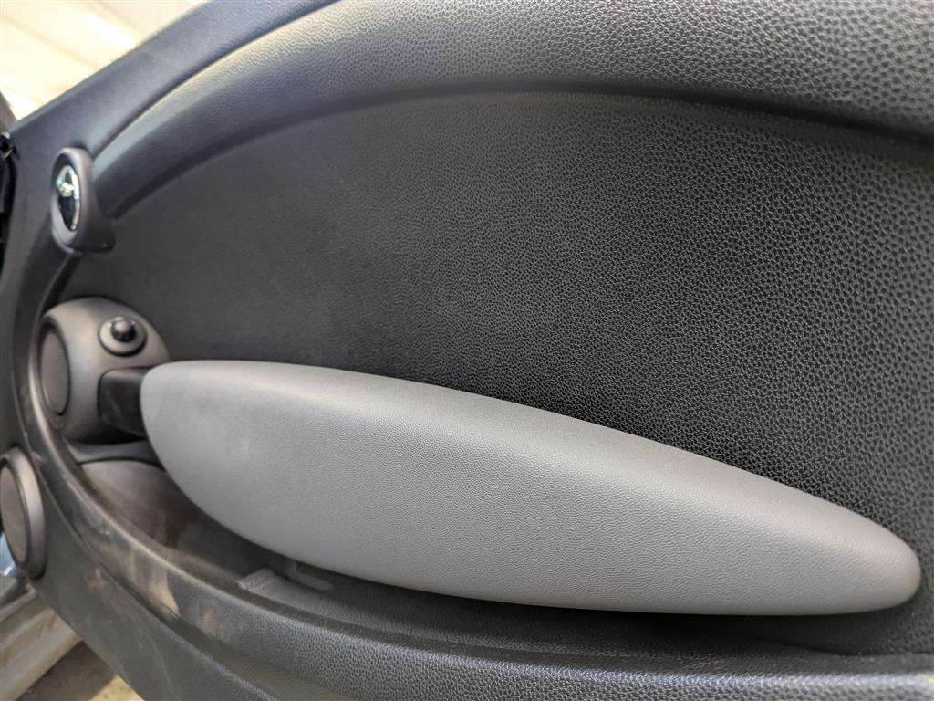 <p>2010 MINI ONE</p>