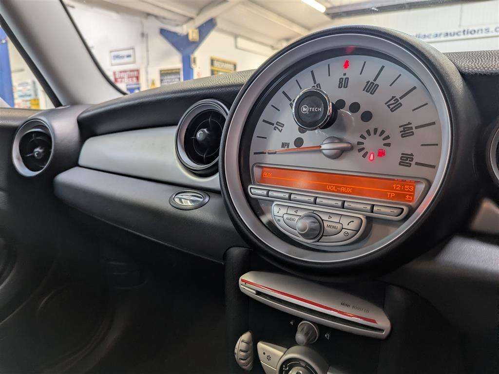 <p>2010 MINI ONE</p>