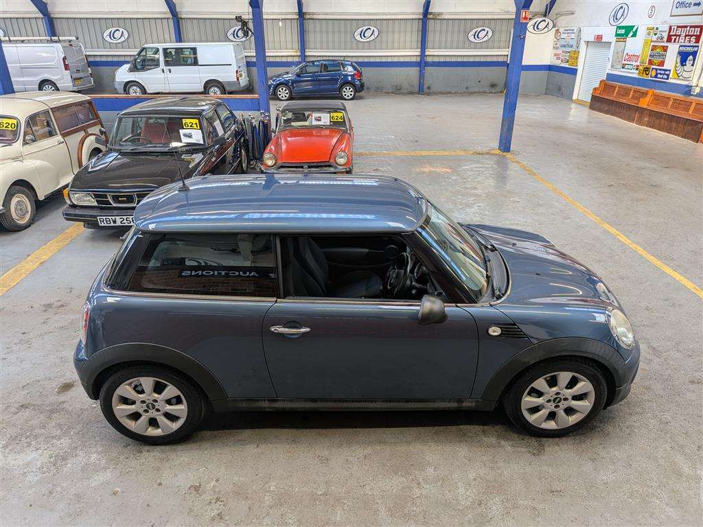 <p>2010 MINI ONE</p>