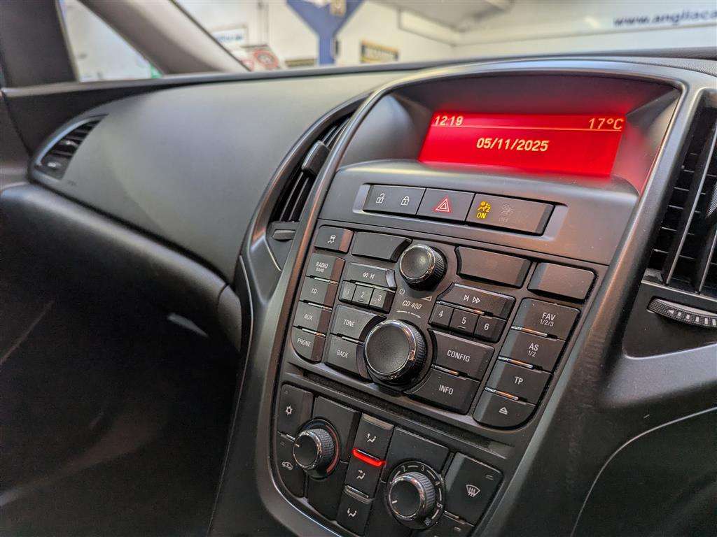 <p>2012 VAUXHALL ASTRA ACTIVE</p>