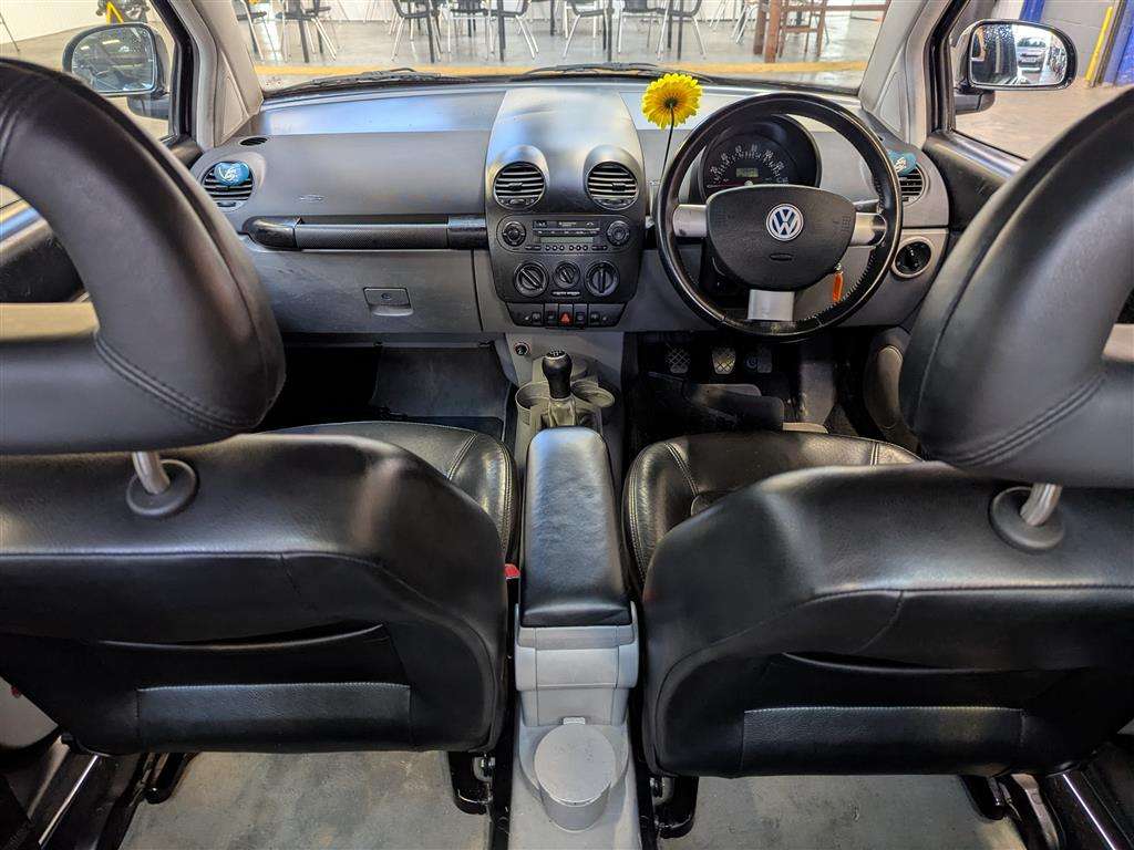 <p>2000 VOLKSWAGEN BEETLE</p>