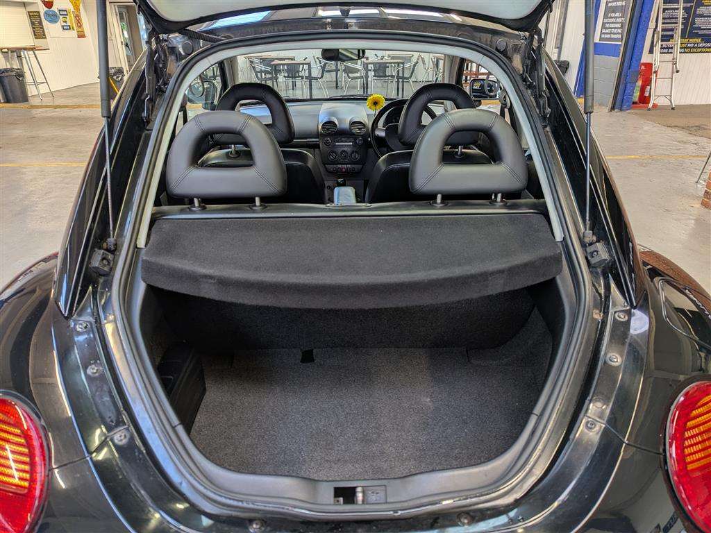 <p>2000 VOLKSWAGEN BEETLE</p>