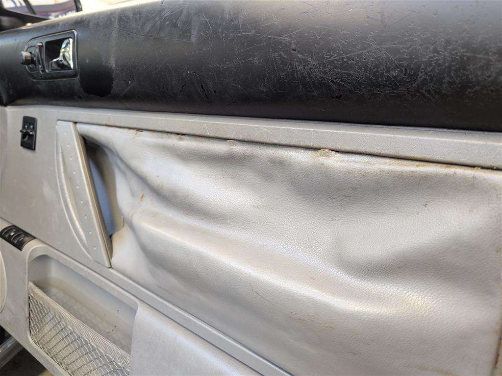 <p>2000 VOLKSWAGEN BEETLE</p>