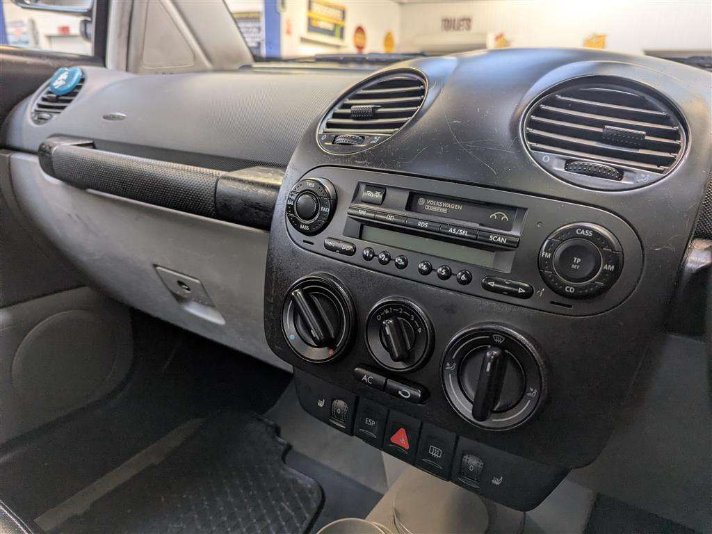 <p>2000 VOLKSWAGEN BEETLE</p>