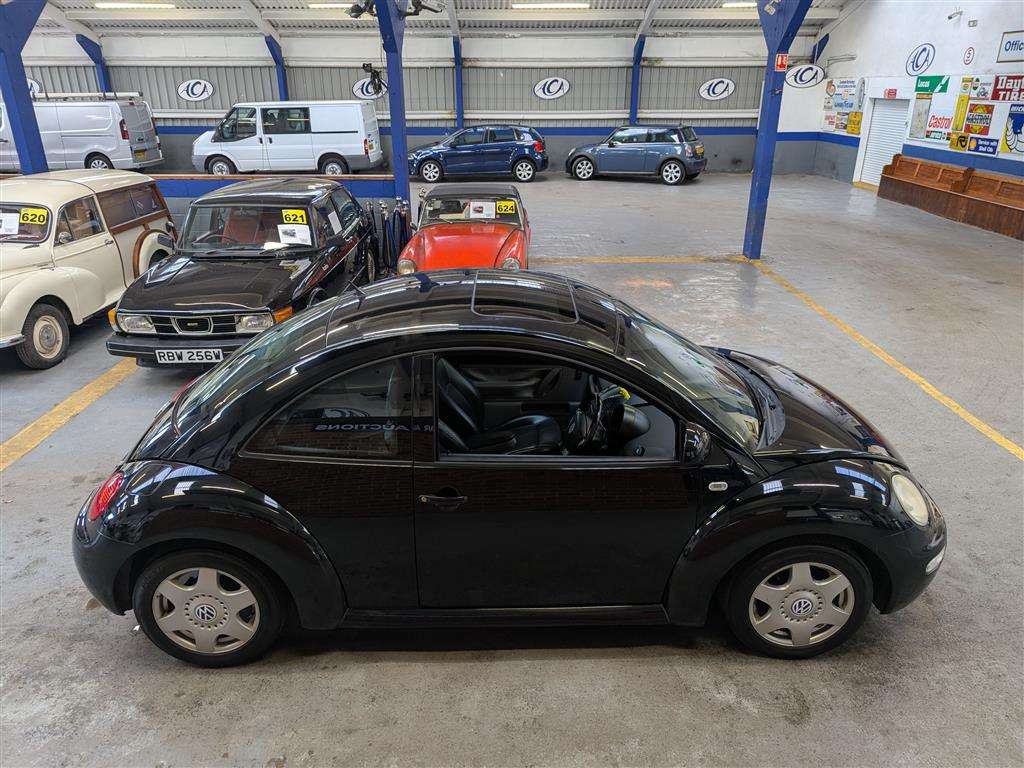 <p>2000 VOLKSWAGEN BEETLE</p>