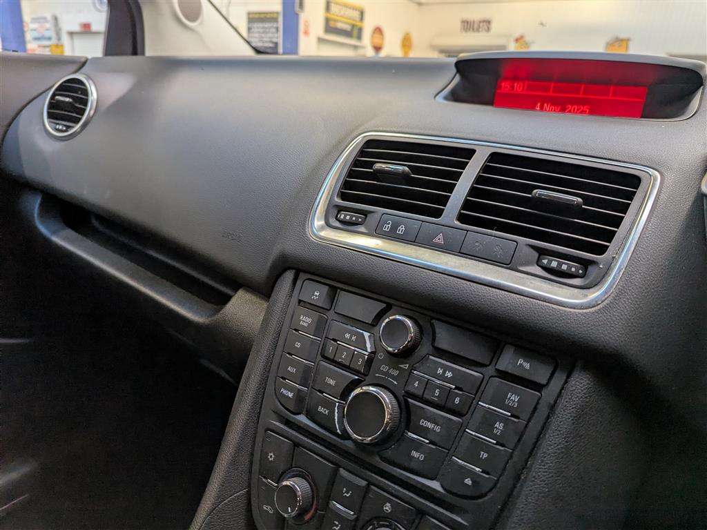 <p>2015 VAUXHALL MERIVA TECH LINE</p>