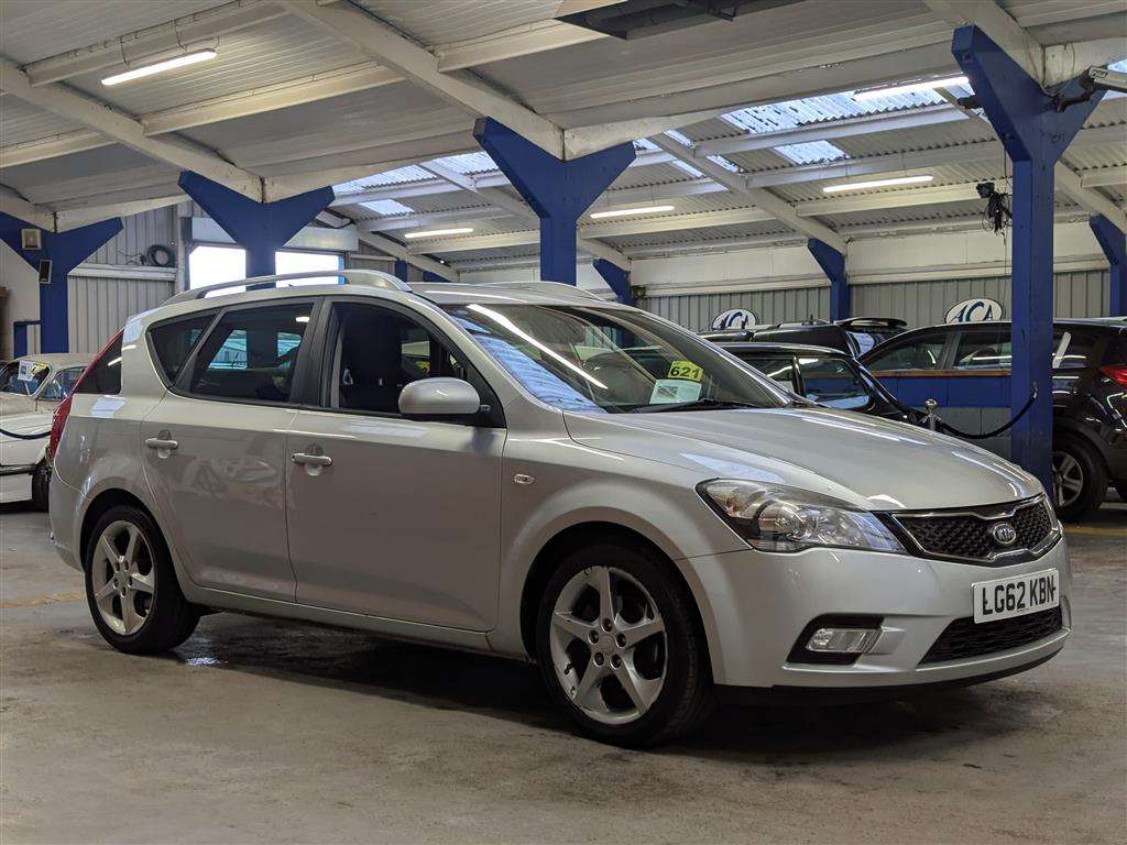 <p>2012 KIA CEED 3 CRDI AUTO</p>