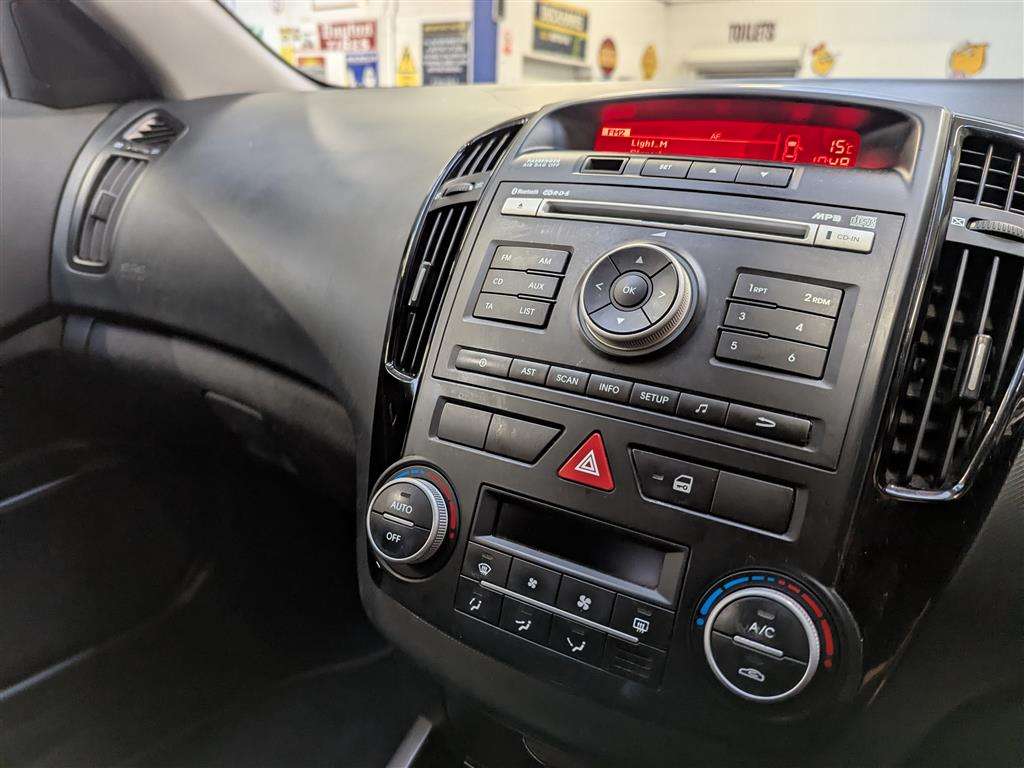 <p>2012 KIA CEED 3 CRDI AUTO</p>