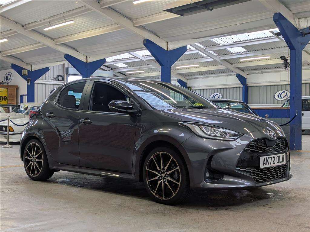 <p>2022 TOYOTA YARIS GR SPORT HEV CVT</p>