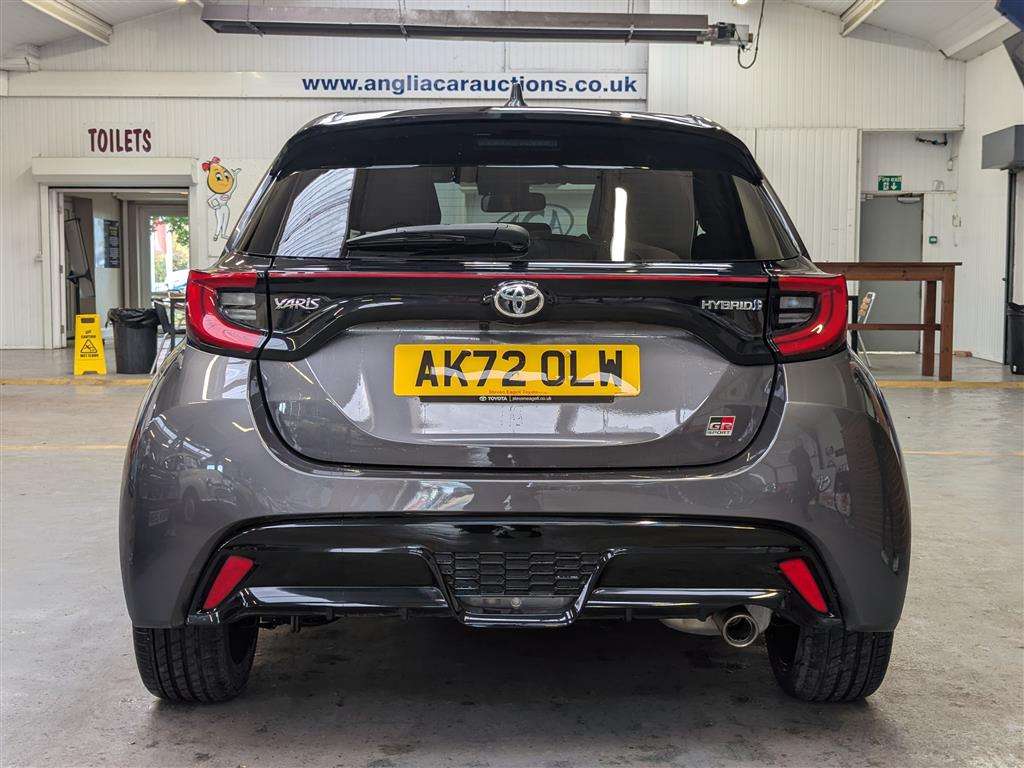 <p>2022 TOYOTA YARIS GR SPORT HEV CVT</p>