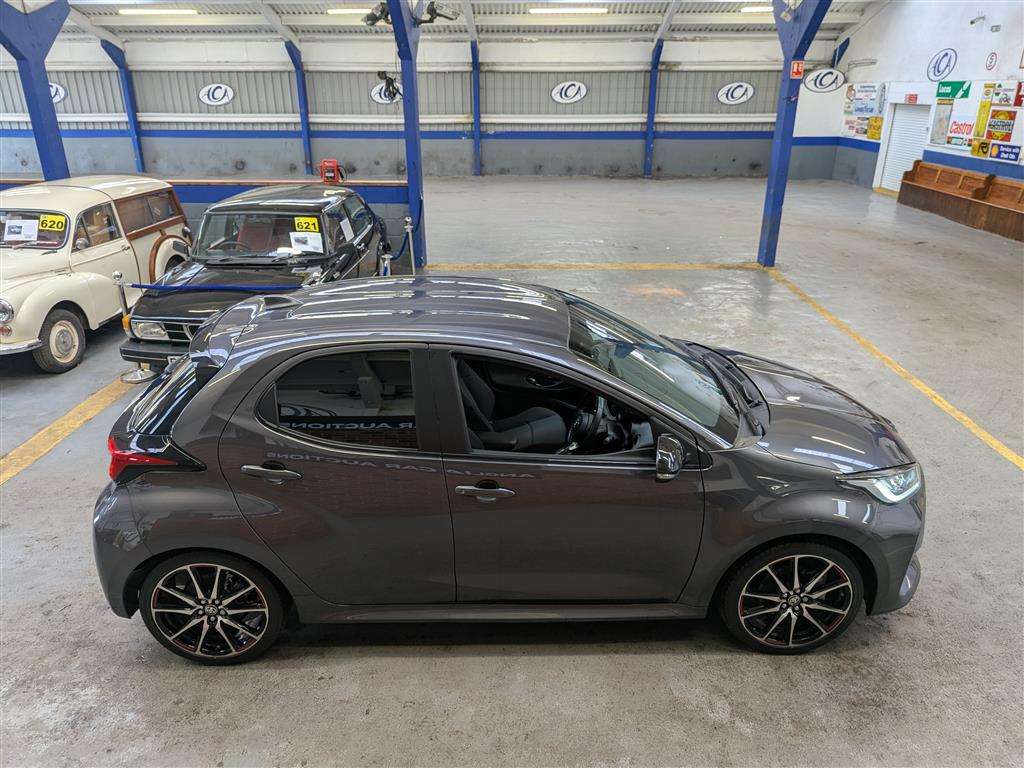 <p>2022 TOYOTA YARIS GR SPORT HEV CVT</p>