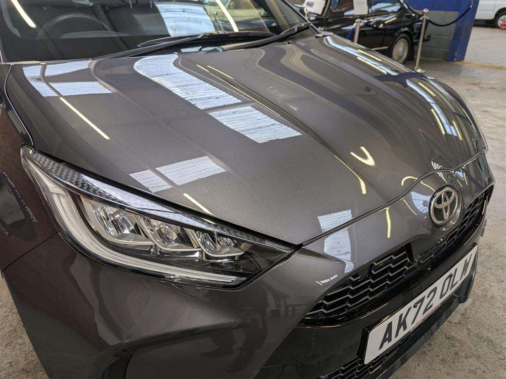 <p>2022 TOYOTA YARIS GR SPORT HEV CVT</p>