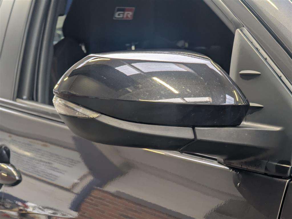 <p>2022 TOYOTA YARIS GR SPORT HEV CVT</p>