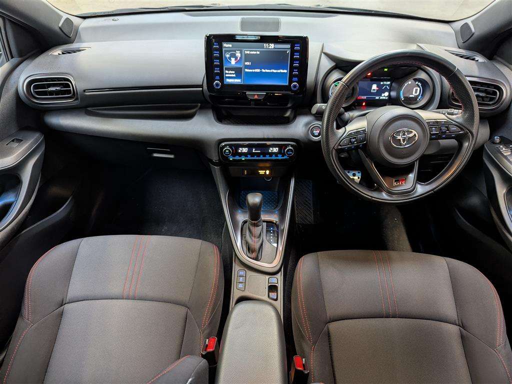 <p>2022 TOYOTA YARIS GR SPORT HEV CVT</p>