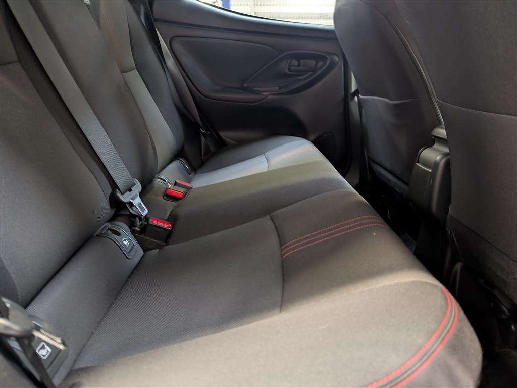 <p>2022 TOYOTA YARIS GR SPORT HEV CVT</p>