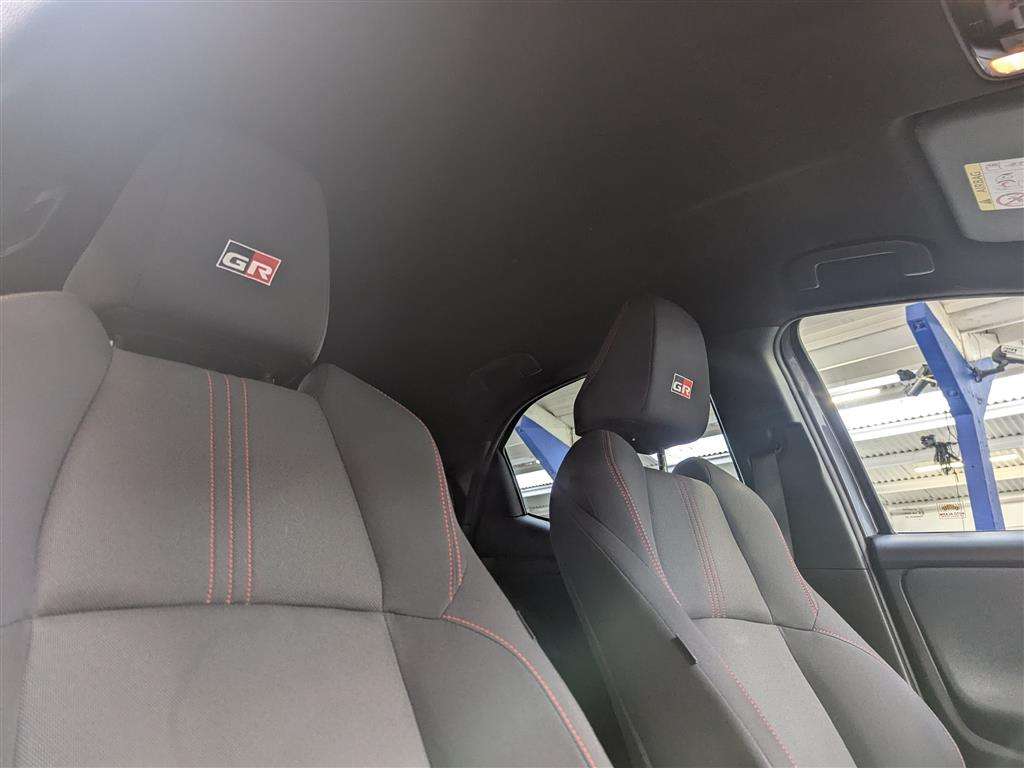 <p>2022 TOYOTA YARIS GR SPORT HEV CVT</p>