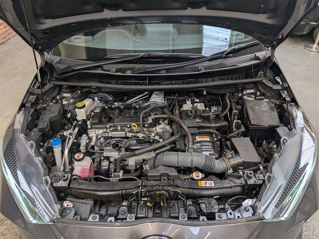 <p>2022 TOYOTA YARIS GR SPORT HEV CVT</p>