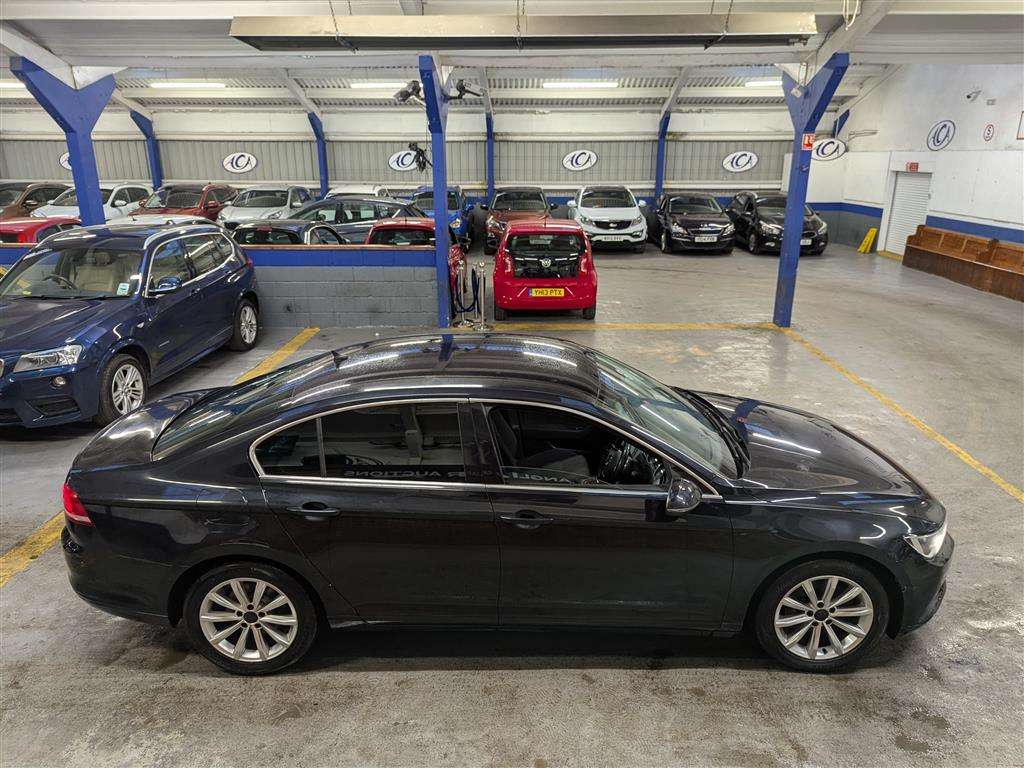 <p>2015 VOLKSWAGEN PASSAT SE BUSINESS TDI BM</p>