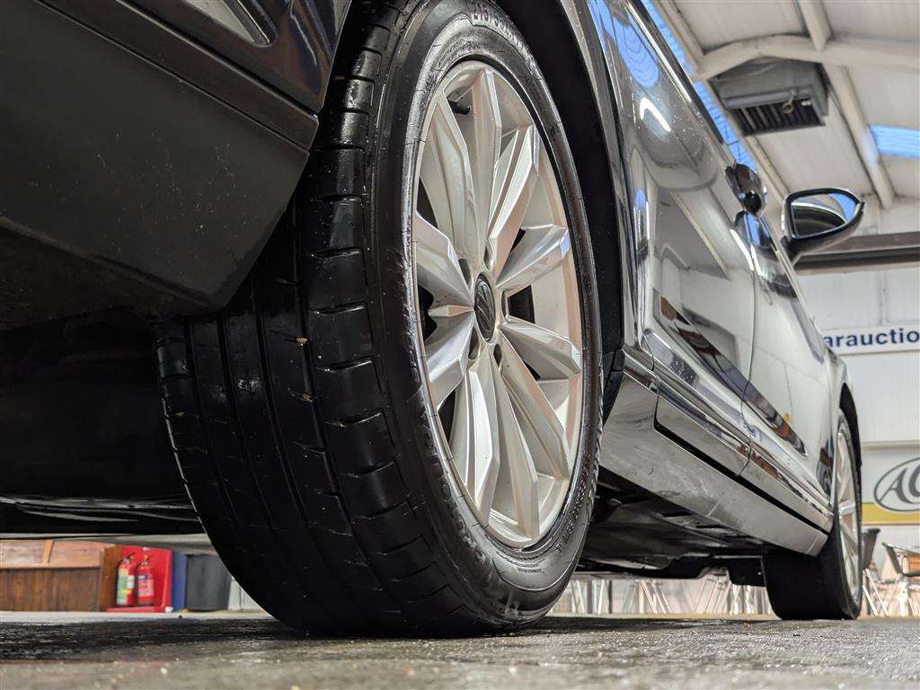 <p>2015 VOLKSWAGEN PASSAT SE BUSINESS TDI BM</p>