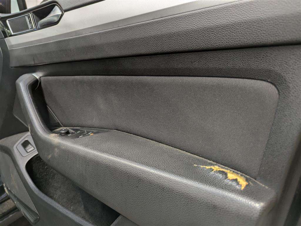 <p>2015 VOLKSWAGEN PASSAT SE BUSINESS TDI BM</p>