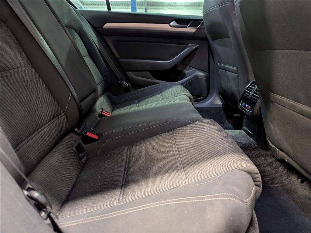 <p>2015 VOLKSWAGEN PASSAT SE BUSINESS TDI BM</p>