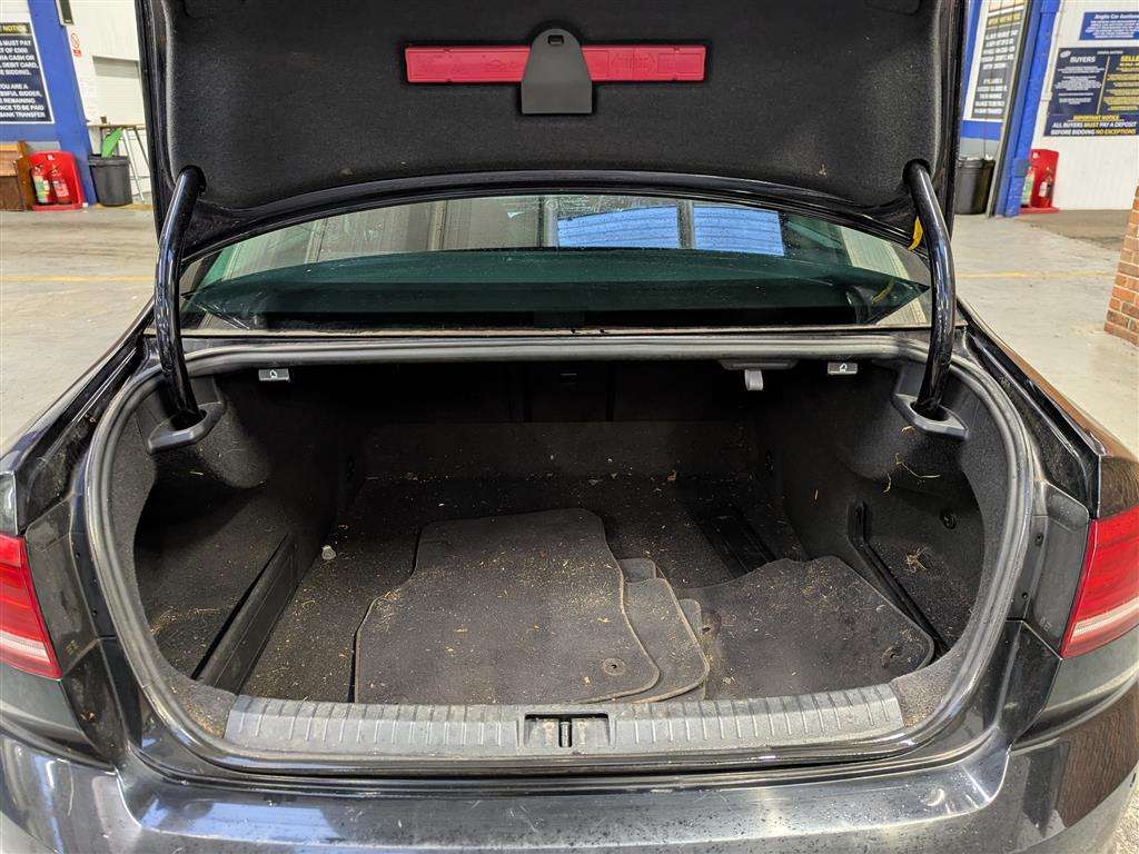 <p>2015 VOLKSWAGEN PASSAT SE BUSINESS TDI BM</p>