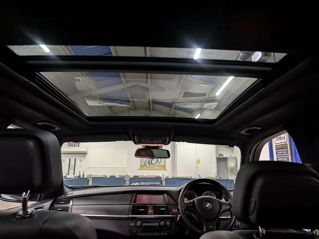 <p>2011 BMW X5 M TURBO AUTO</p>