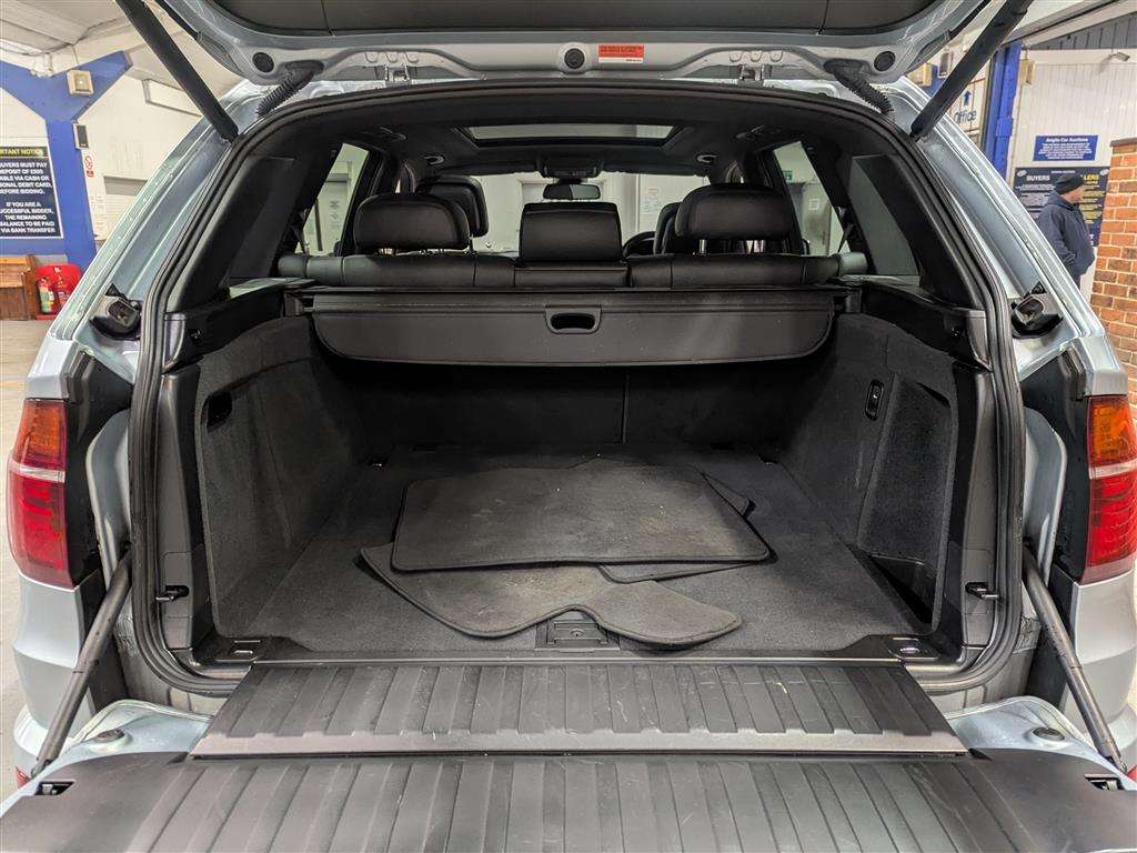 <p>2011 BMW X5 M TURBO AUTO</p>