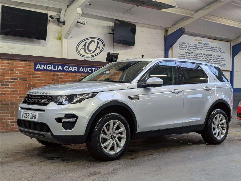 <p>2019 LAND ROVER</p>