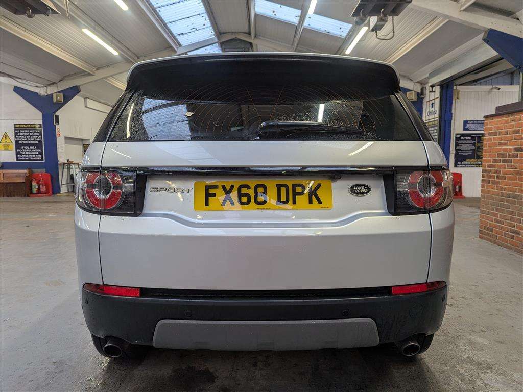 <p>2019 LAND ROVER</p>