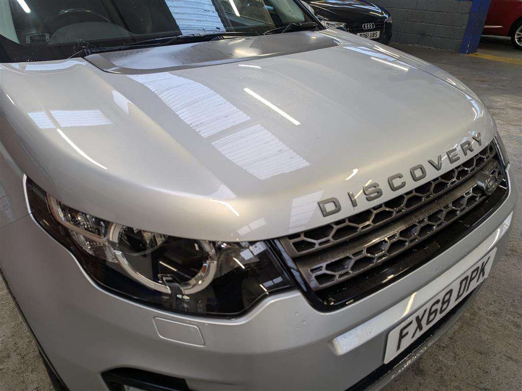 <p>2019 LAND ROVER</p>