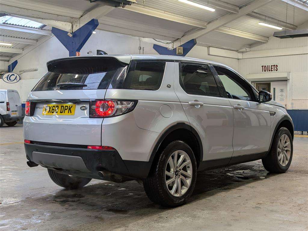 <p>2019 LAND ROVER</p>