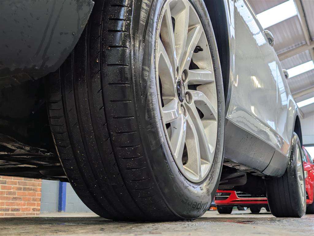 <p>2019 LAND ROVER</p>