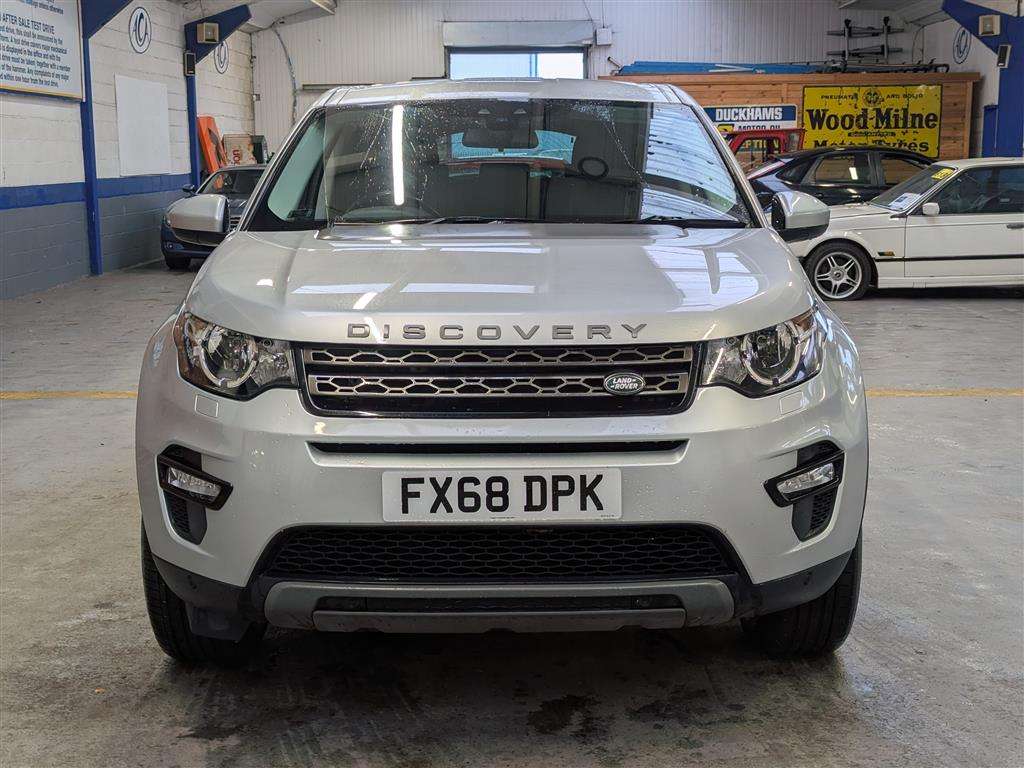 <p>2019 LAND ROVER</p>