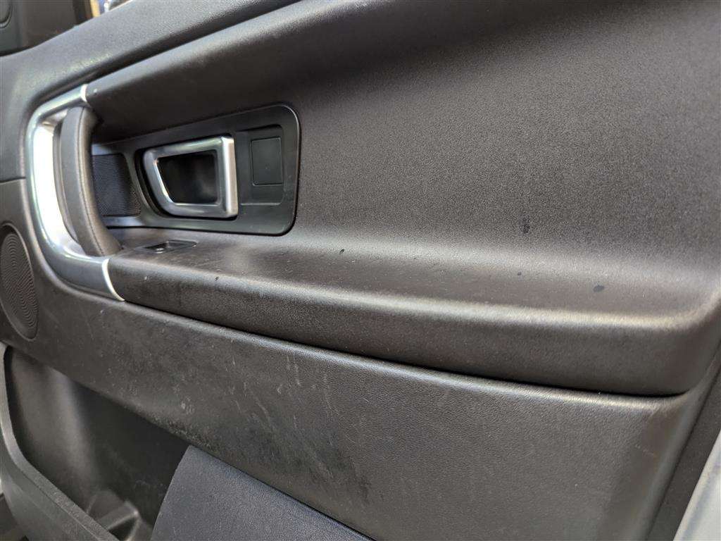 <p>2019 LAND ROVER</p>