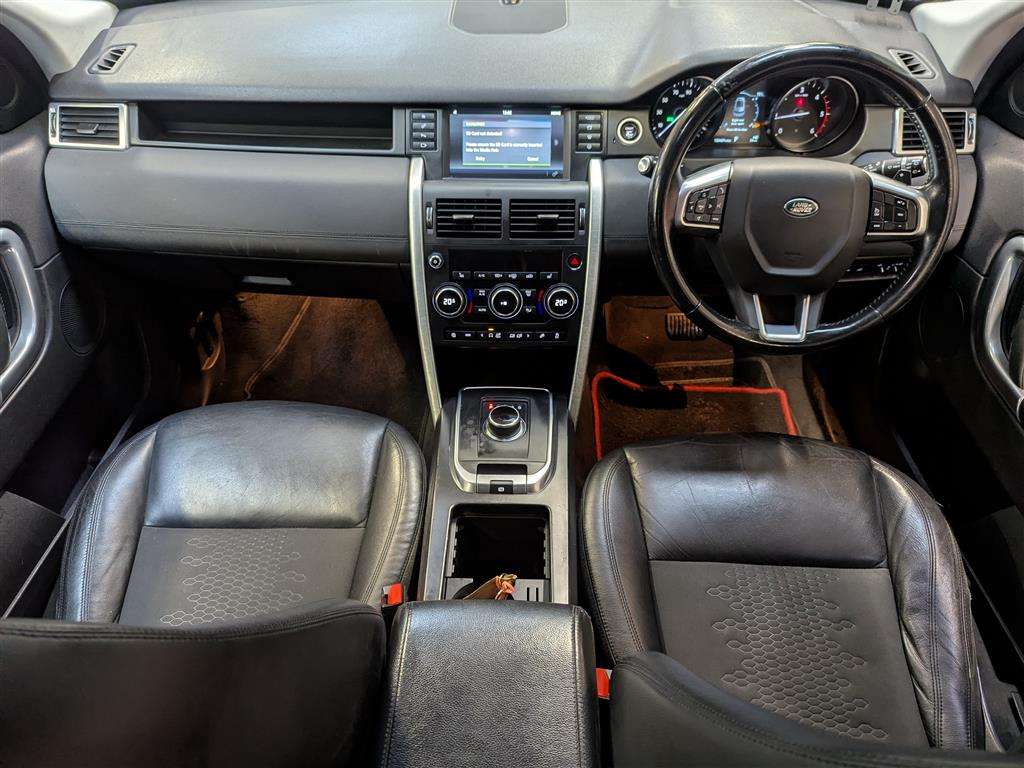 <p>2019 LAND ROVER</p>