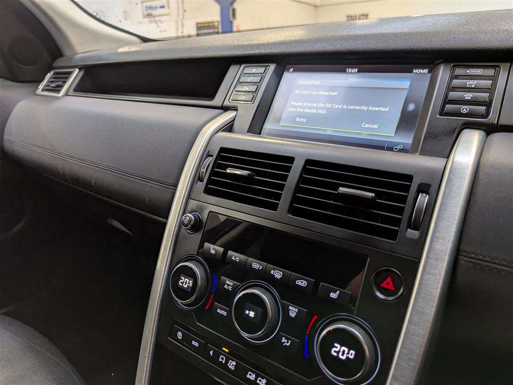 <p>2019 LAND ROVER</p>