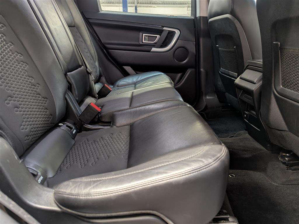 <p>2019 LAND ROVER</p>