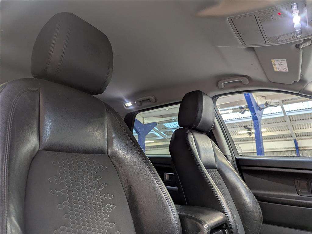 <p>2019 LAND ROVER</p>