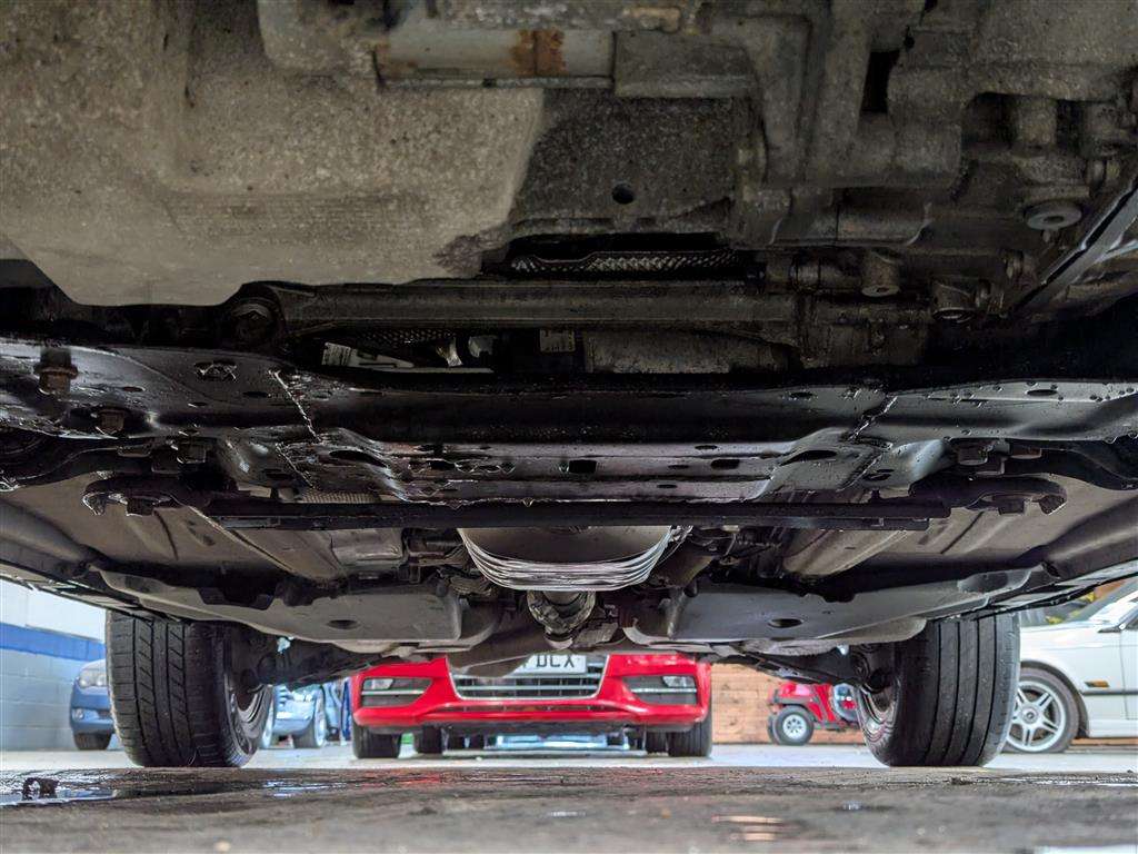 <p>2019 LAND ROVER</p>