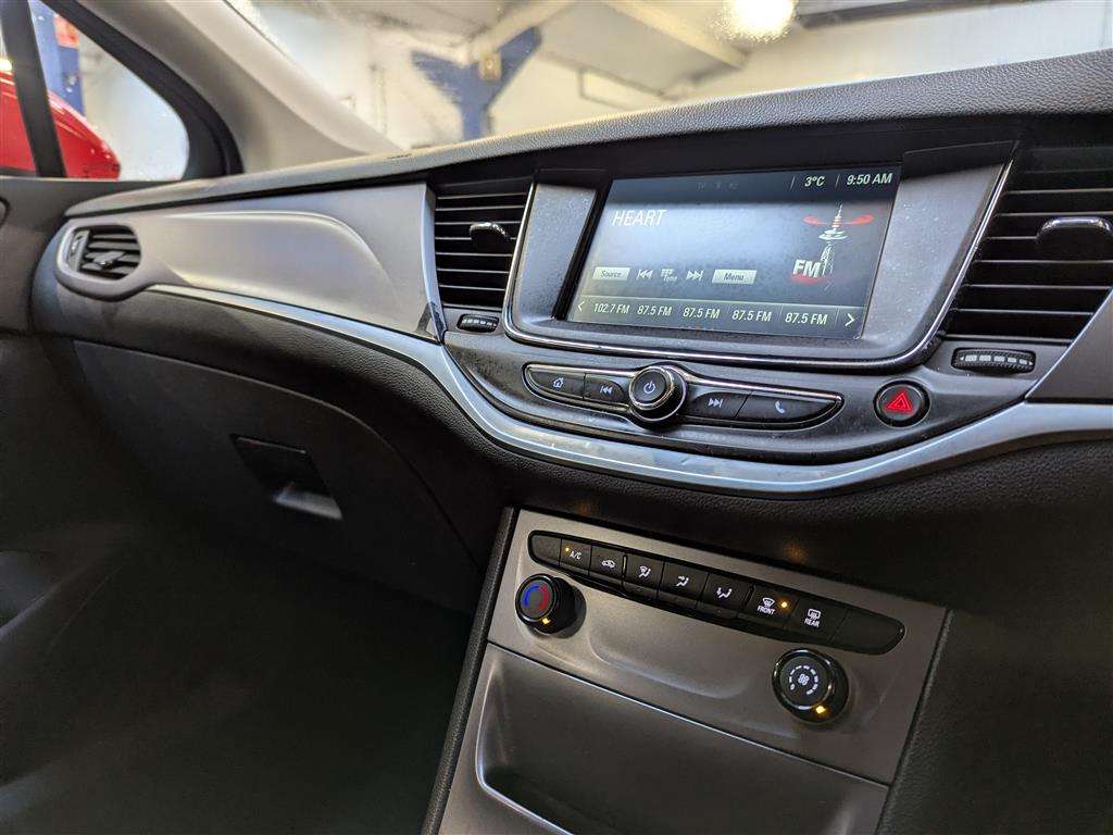 <p>2016 VAUXHALL ASTRA DESIGN</p>