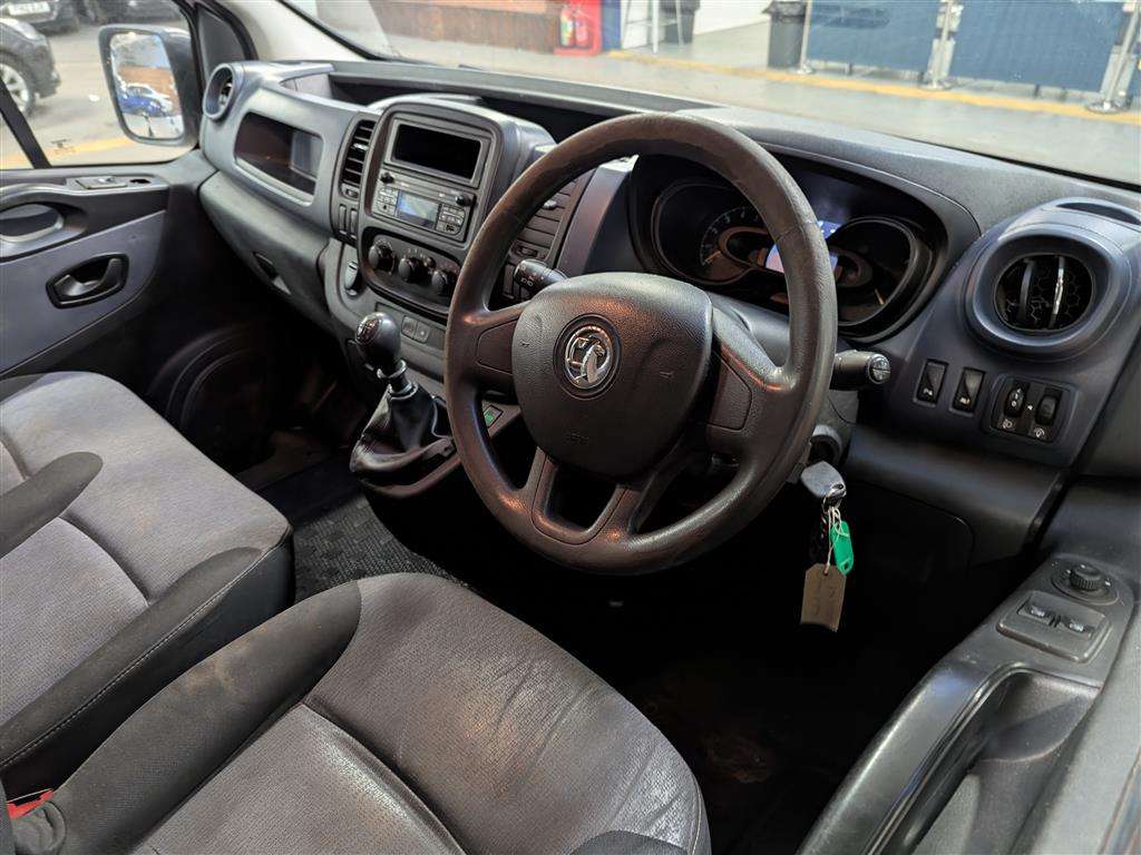 <p>2015 VAUXHALL VIVARO **SOLD</p>