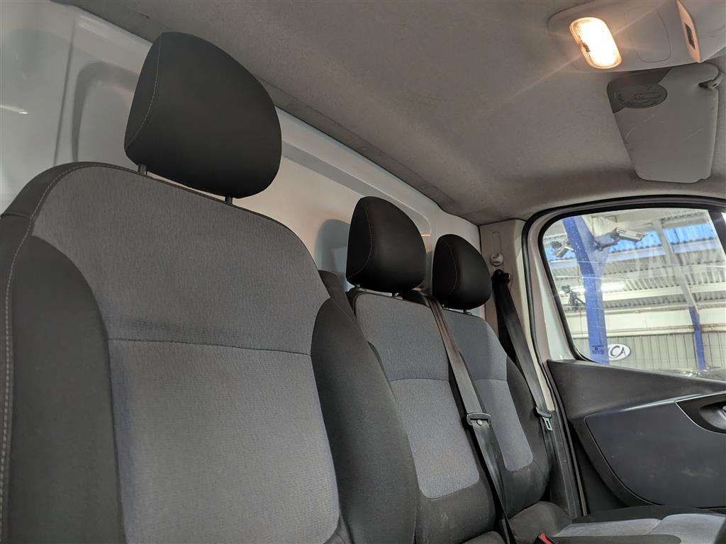 <p>2015 VAUXHALL VIVARO **SOLD</p>