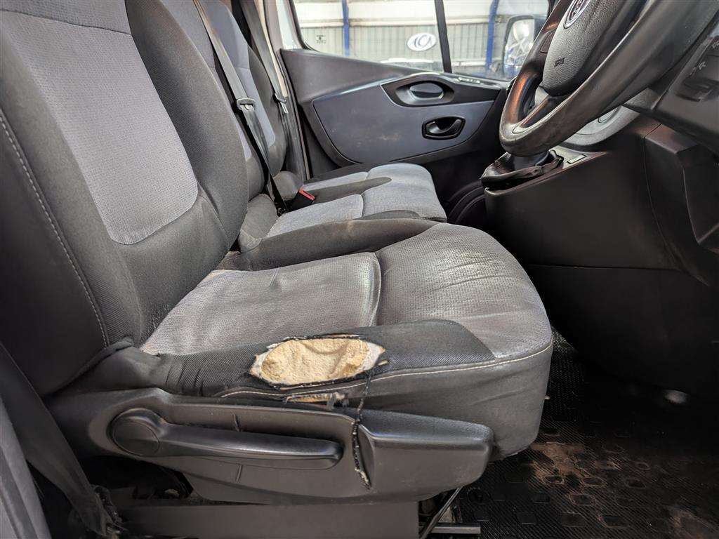 <p>2015 VAUXHALL VIVARO **SOLD</p>