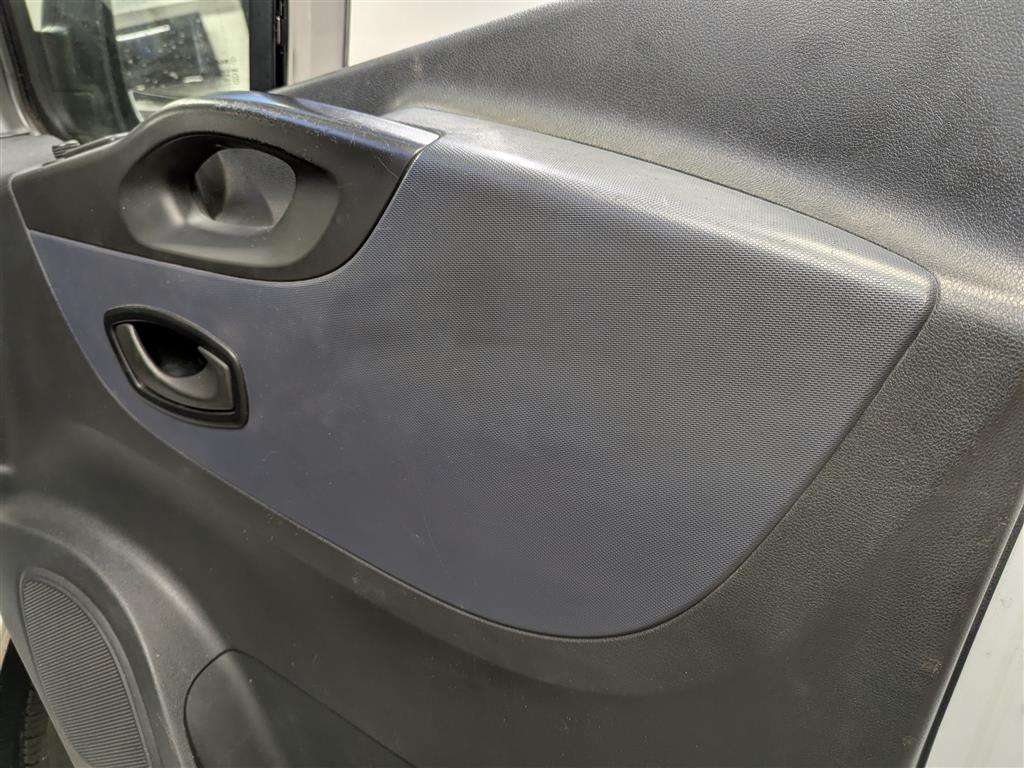 <p>2015 VAUXHALL VIVARO **SOLD</p>