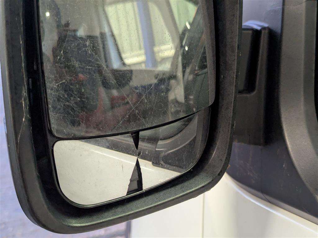 <p>2015 VAUXHALL VIVARO **SOLD</p>