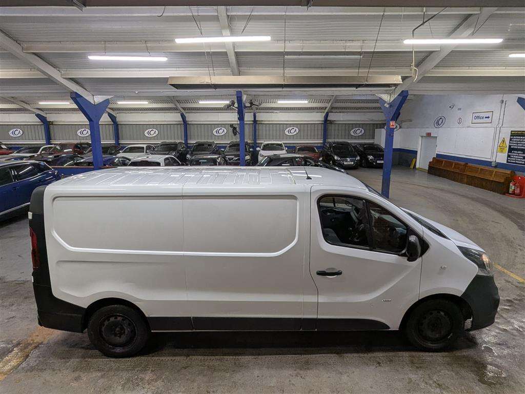<p>2015 VAUXHALL VIVARO **SOLD</p>