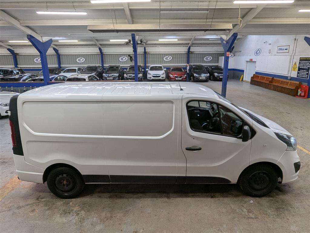 <p>2019 VAUXHALL VIVARO 2900 SPORT CDTI BT</p>