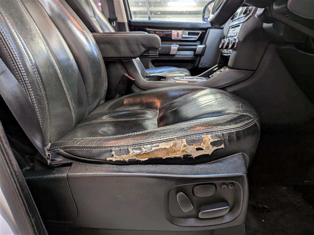 <p>2015 LAND ROVER DISCOVERY HSE SDV6 AUTO</p>