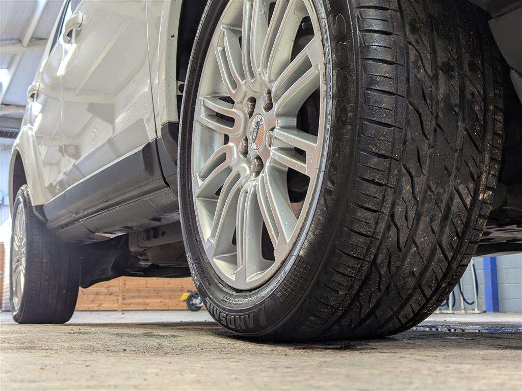 <p>2015 LAND ROVER DISCOVERY HSE SDV6 AUTO</p>